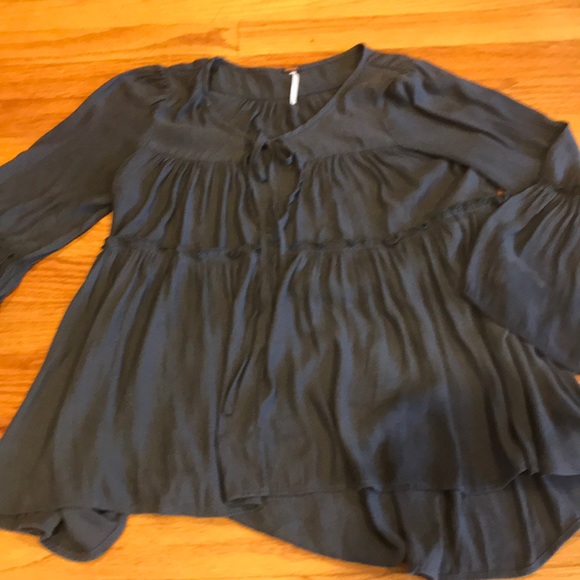 BARELY WORN PEASANT TIERED SHIRT FREE PEOPLE - Picture 7 of 8